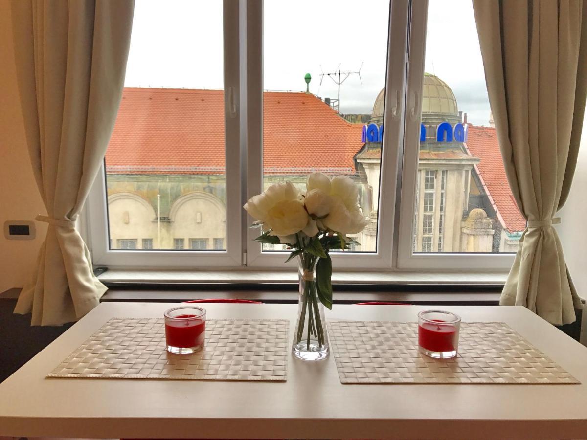 Studio Apartment With A View Of Ban Jelacic Square Zagreb Bagian luar foto