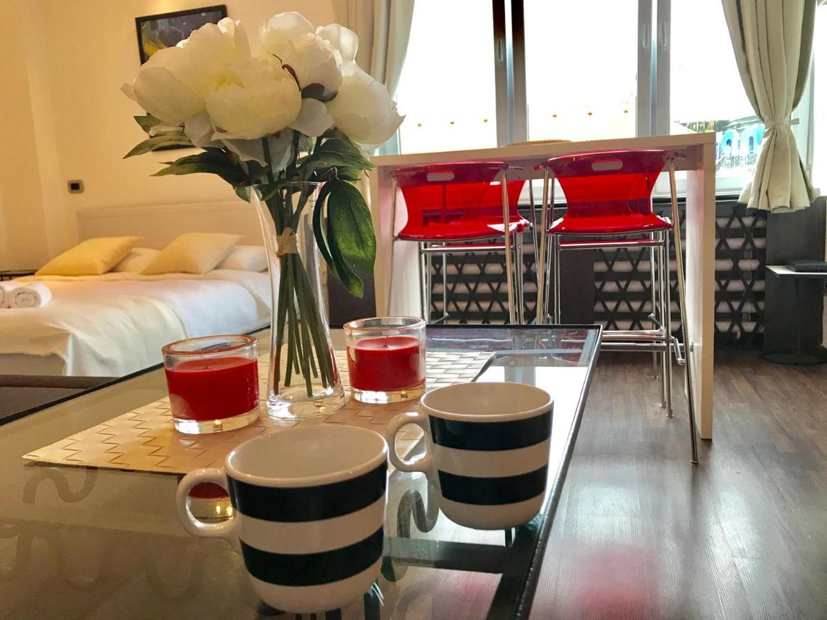Studio Apartment With A View Of Ban Jelacic Square Zagreb Bagian luar foto