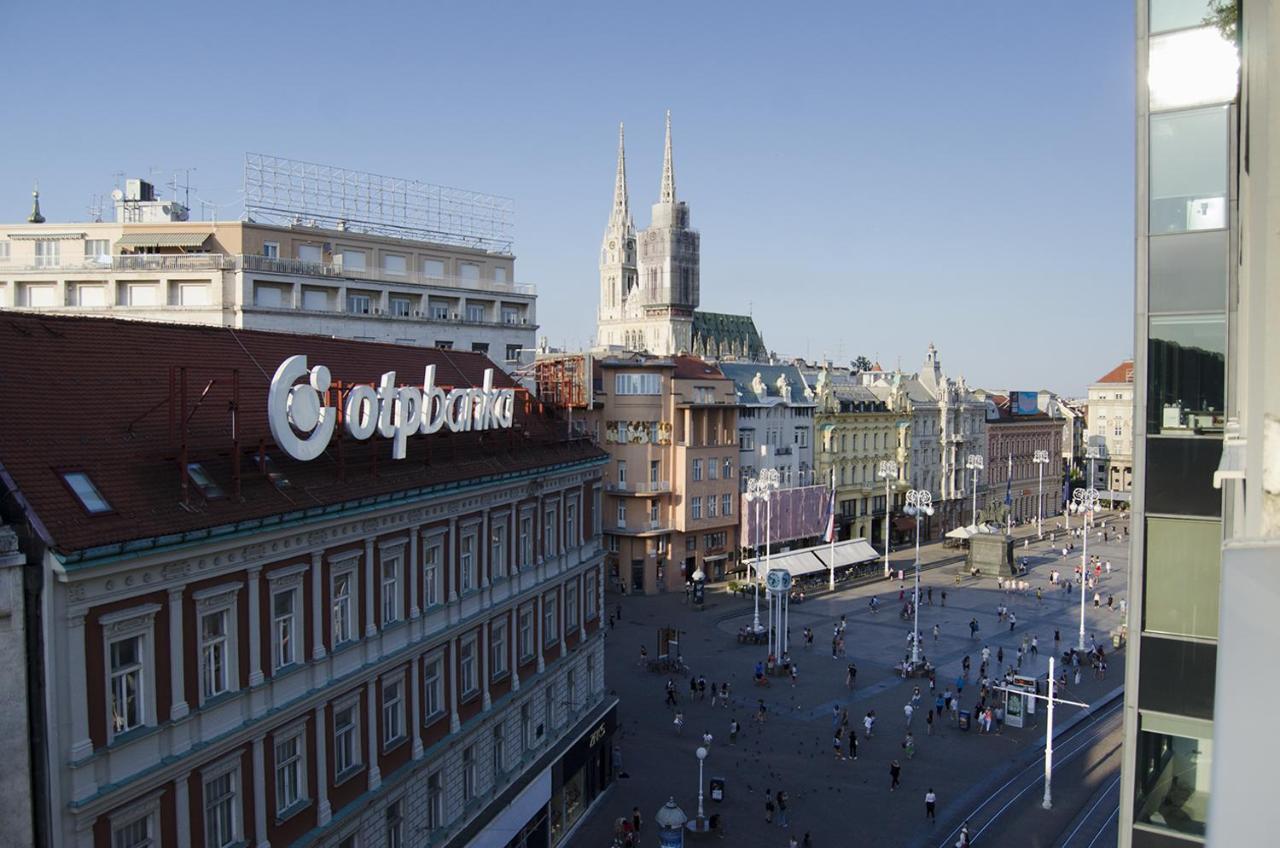 Studio Apartment With A View Of Ban Jelacic Square Zagreb Bagian luar foto