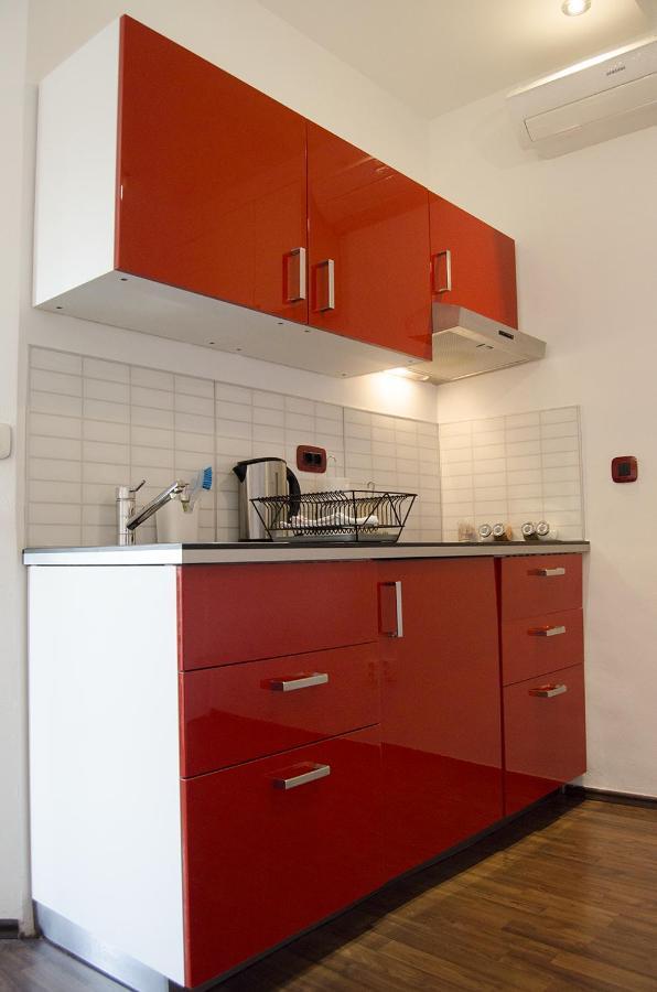 Studio Apartment With A View Of Ban Jelacic Square Zagreb Bagian luar foto