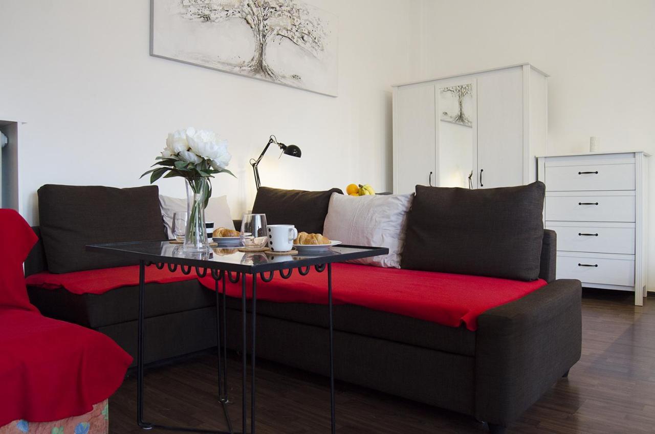 Studio Apartment With A View Of Ban Jelacic Square Zagreb Bagian luar foto
