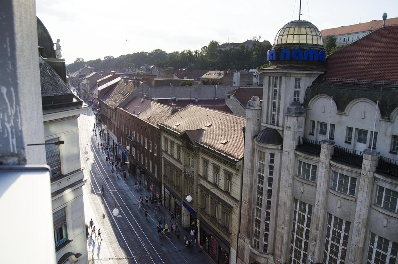 Studio Apartment With A View Of Ban Jelacic Square Zagreb Bagian luar foto