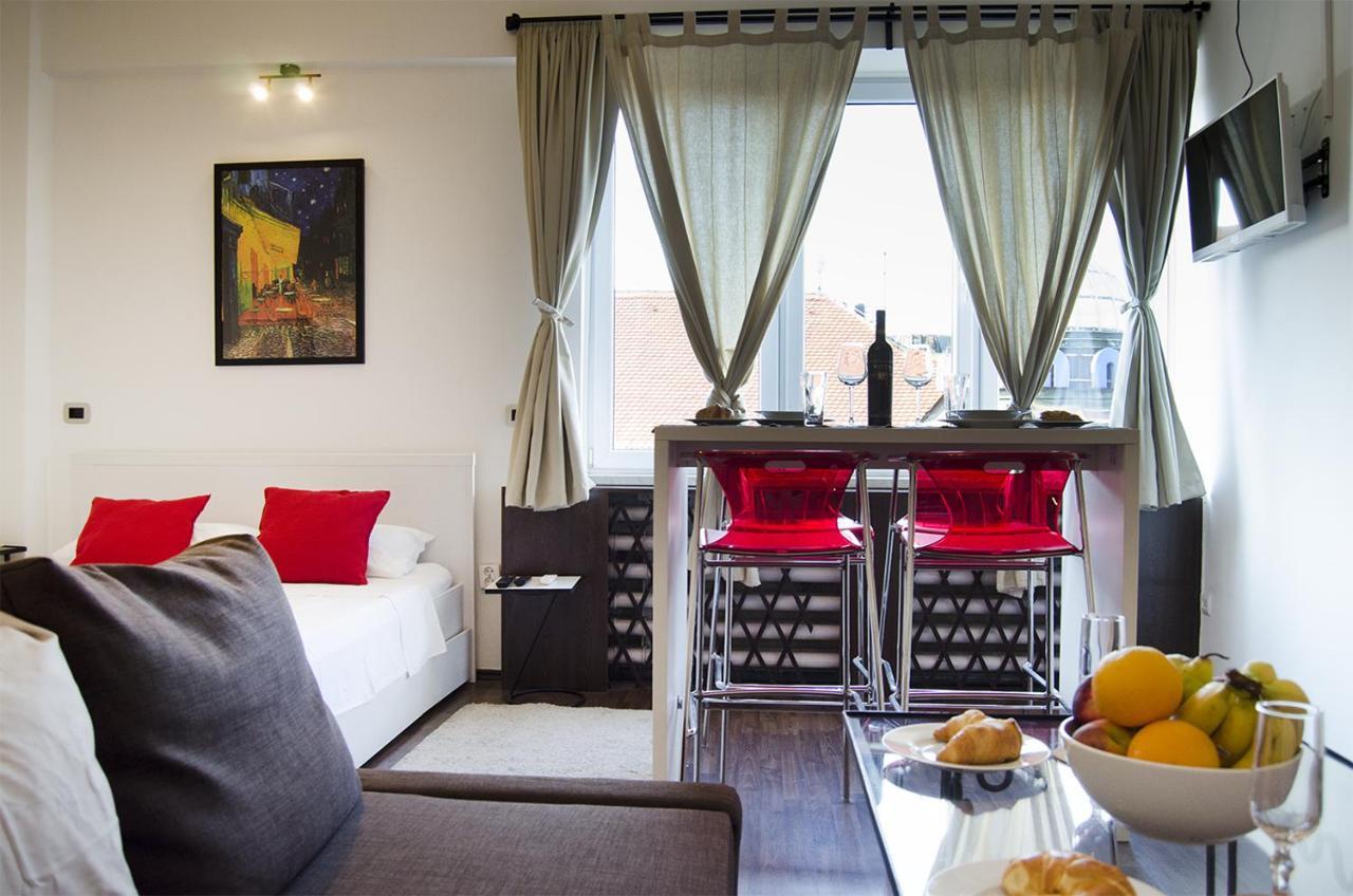 Studio Apartment With A View Of Ban Jelacic Square Zagreb Bagian luar foto