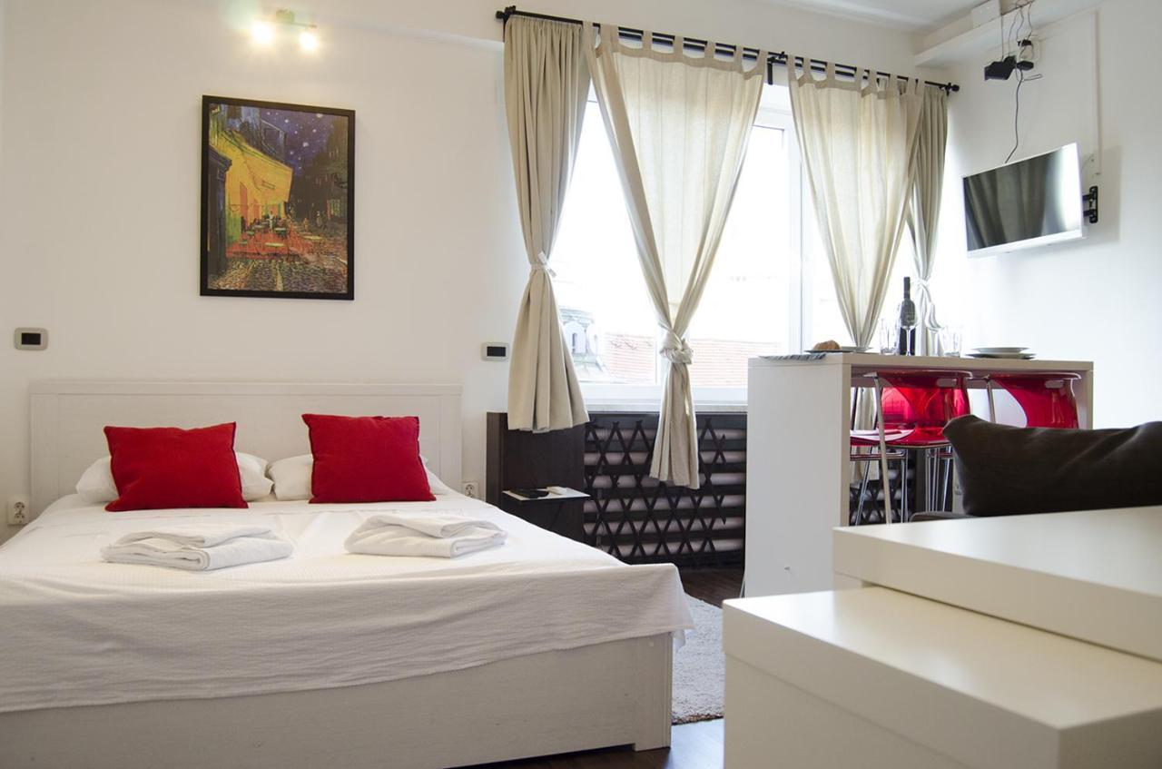 Studio Apartment With A View Of Ban Jelacic Square Zagreb Bagian luar foto